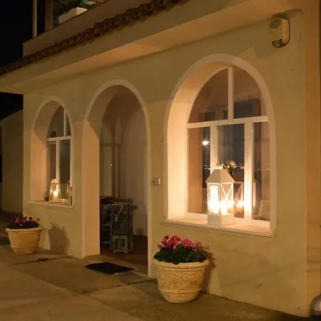 Avion Bed & Breakfast 4*