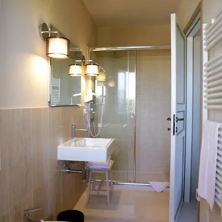 Avion Bed & Breakfast Elmas